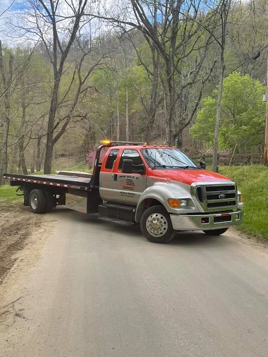 Flatbed tow truck in Wendover, KY